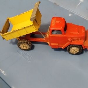 Hubley vintage dump truck